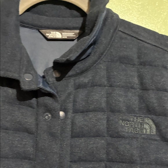 The North Face Men's Navy blue Puffer Jacket like new 🆕 - Picture 3 of 4